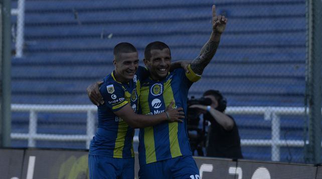 Central: Vecchio reparte parte de su sueldo entre los pibes que menos ganan
