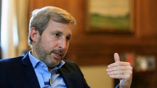 Negociación. El ministro busca consensuar con la oposición cómo pagar la compensación.