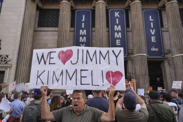 Tras la suspensión por los comentarios sobre Kirk, Jimmy Kimmel vuelve con su programa
