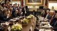 Estados Unidos volvió a comprar pesos y anunció que el salvataje a la Argentina ascendería a u$s40.000 millones