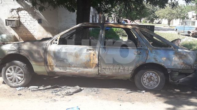 Apareció un auto quemado en Bº Las Lomitas
