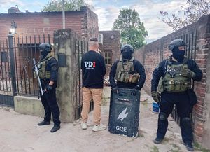 Más de 20 allanamientos: desarticularon al Clan Araujo en Yapeyú, atraparon a un usurero y recuperaron la moto del fiscal