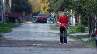 Obras hídricas y arreglo de calles, los reclamos del barrio Altos del Valle