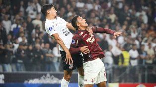 Corinthians fue superior a Universitario, pero recién le pudo ganar sobre el final del partido.