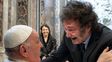 El Papa y el presidente se fundieron en un amistoso abrazo.
