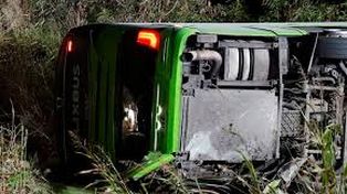 Una joven rosarina murió tras el vuelco de un colectivo en una ruta de Australia