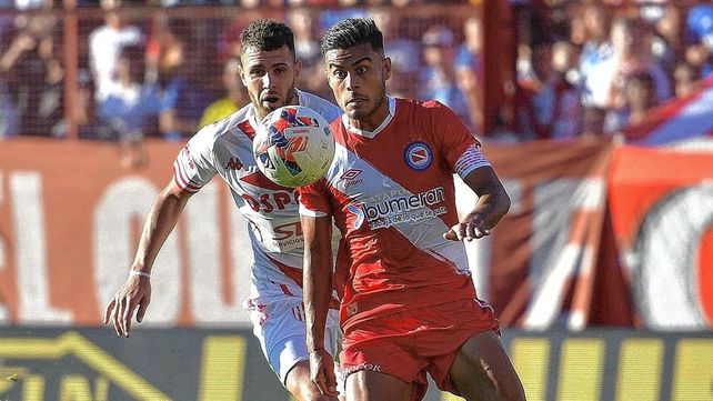 Unión perdió ante Argentinos 2-1 y cosechó su quinta derrota consecutiva.