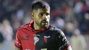 Gabriel Esparza dej&oacute; Col&oacute;n para jugar en Paraguay.