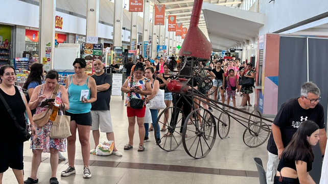 Largas filas en la terminal de ómnibus
