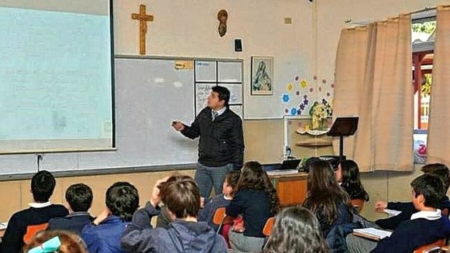 Código. Los educadores deberán respetar las normas enumeradas por las instituciones educativas.