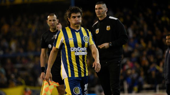 Los gestos de fastidio de Malcorra son elocuentes. El 10 tuvo que dejar la cancha a los 20 minutos de juego.