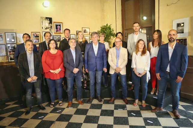 Jatón presentó su gabinete y habló de austeridad, obras, transporte y las deudas