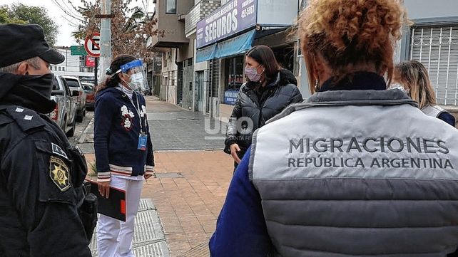 Operativo de control en la ciudad de Santa Fe. Continúan las inspecciones para que los santafesinos que regresan del extranjero realicen cuarentena. Operativo de control en la ciudad de Santa Fe. Continúan las inspecciones para que los santafesinos que regresan del extranjero realicen cuarentena.
