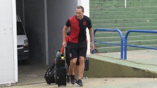 Cristian Lema se retira del Gigante tras la victoria. El Sicario fue la figura del clásico, pero se desgarró.