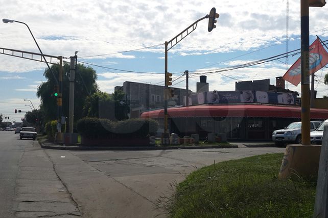 Entraron a roban una parrilla y los encontraron dentro de un freezer