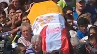 Al grito de justicia, justicia, una multitud despide en Tucumán al cura Juan Viroche