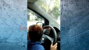 Un padre imprudente filmó a su pequeño hijo manejando un auto en plena ciudad
