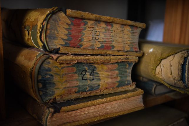 La escuela atesora legajos con la historia académica de grandes figuras.