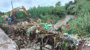 Los trabajos de búsqueda de madre e hija desaparecidas continúan en la zona del Arroyo Las Viejas