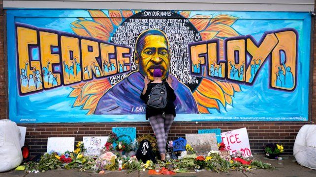 Condenaron a casi cinco años a un ex policía por el asesinato de George Floyd