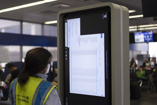 Aerolíneas, hospitales, pymes: el apagón tecnológico de CrowdStrike atravesó el planeta