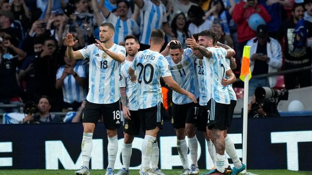 Festejo argentino alrededor de Di María. Por supuesto