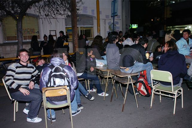 Instituto Nº 12: radios abiertas y reclamos por el pedido del edificio propio