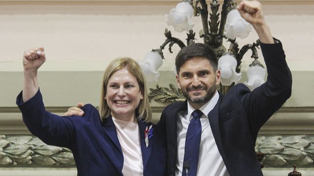 Las mejores fotos de la asunción de Maximiliano Pullaro como gobernador de Santa Fe