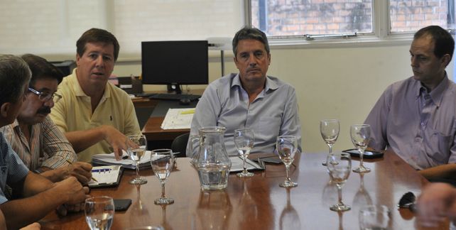 El secretario de Infraestructura y Transporte José León Garibay presidió la reunión con los empresarios del sector.&nbsp;