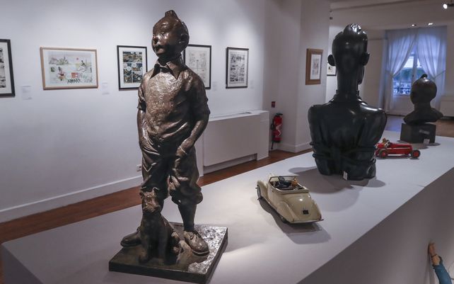 Una escultura de resina policromada de 1988 del personaje cómico Tintín y su perro nevado