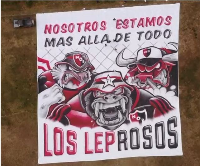 La bandera de Los Monos que apareció en la popular de Newells el día de la despedida de Maxi Rodríguez.&nbsp;