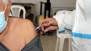 Salud prevé avanzar con la vacunación antigripal en adultos mayores de 65 años en residencias de larga estadía geriátricas y gerontológicas.