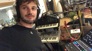 Tomás Crow, el artista rosarino que reside en Londres y trabajó como productor de músicos como Noel Gallagher y Coldplay.