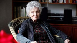 Murió la maestra del relato corto Alice Munro, ganadora del Premio Nobel en 2013