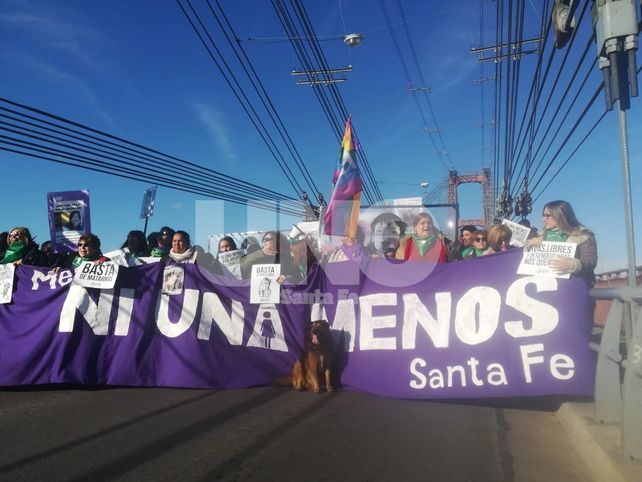 El grito Ni Una Menos hizo temblar el Puente Colgante