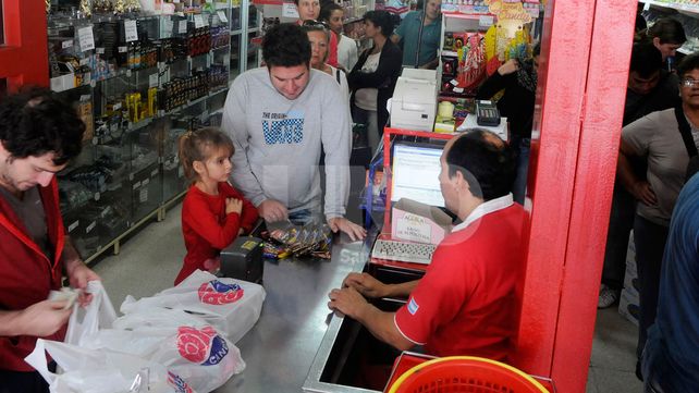Los trabajadores de comercio siguen esperando la reapertura de las paritarias