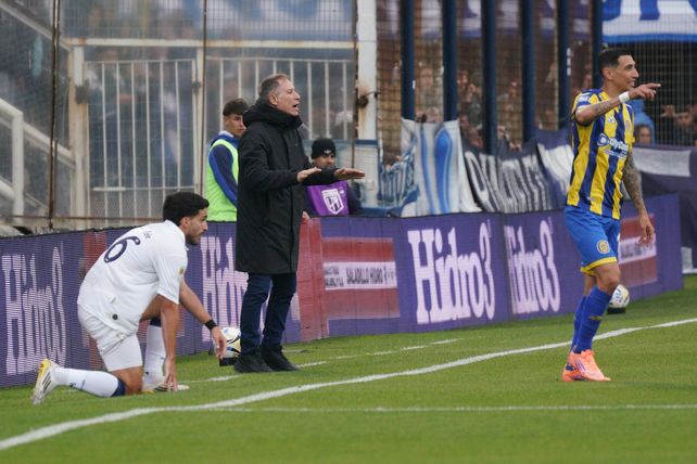 Ariel Holan logró que su equipo dé un salto de calidad ante Gimnasia. El Canalla marcha puntero en la tabla acumulada.