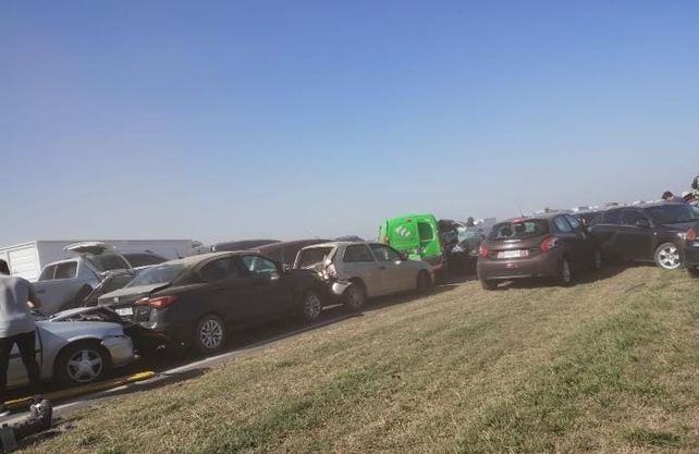 Tormenta de viento provocó un choque que involucró a 44 vehículos en la autopista a Córdoba: una rosarina muerta y varios heridos