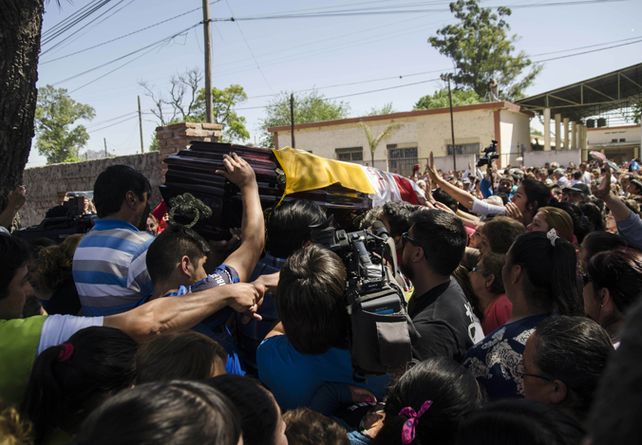 adiós. La comunidad de la localidad de La Florida honró a su párroco.
