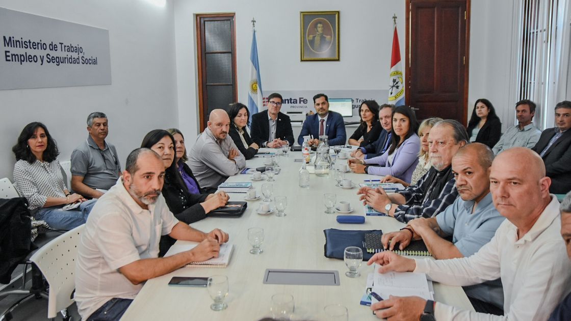 El gobierno y los sindicatos docentes se reunieron en paritaria para abordar el último trimestre del año.