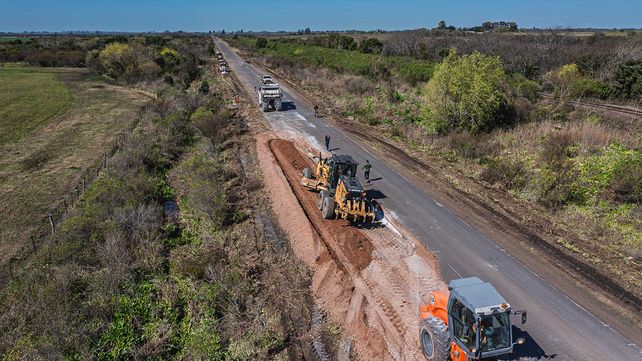 Bacheos en la ruta 51, entre Urdinarrain y Pastor Britos