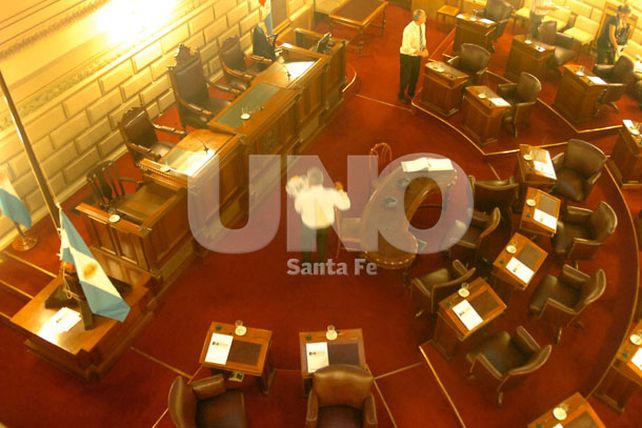 El PJ no juntó quorum para rechazar los pliegos del Enress