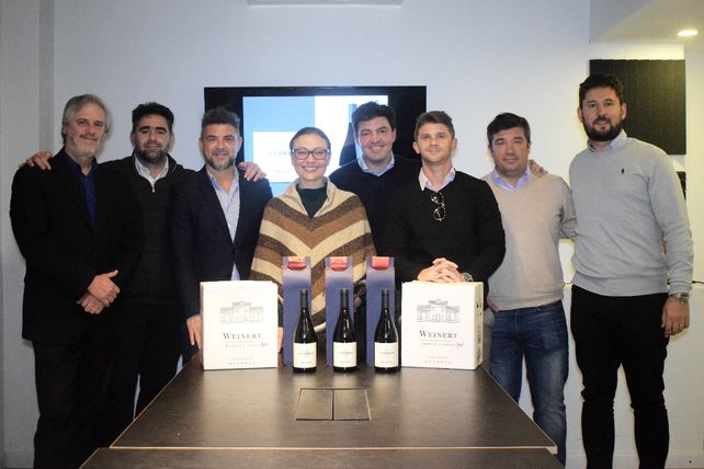 El equipo que integra las oficinas de Remax Rosario y Funes junto a Iduna Weinert