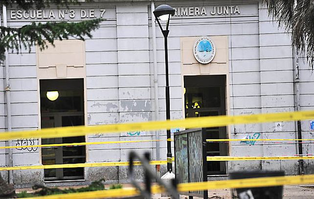 Peligro. El acceso a la escuela de Caballito