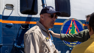 Adrián Fiscarelli es oriundo de Cañada de Gómez y está a cargo del único helicóptero pesado que trabaja en los incendios forestales en la Patagonia.