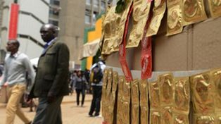 Los hombres de Uganda se lamentan porque les quedan chicos los preservativos