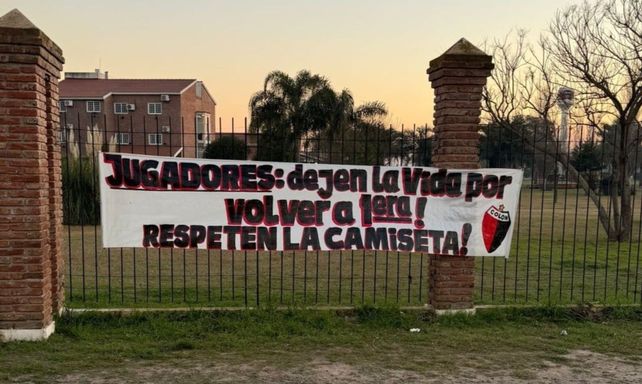 El mensaje que dejaron hinchas anónimos de Colón hacia los futbolistas.