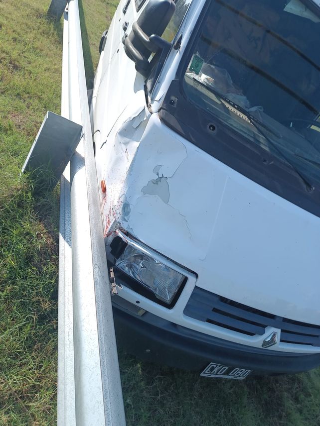 Una tráfic embistió a un grupo de personas que iban en bicicleta hacia Roldán