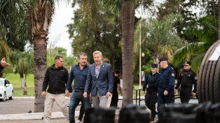 El gobernador de Entre Ríos anunció que se compraron 48 camionetas para distribuir en las Departamentales.&nbsp;