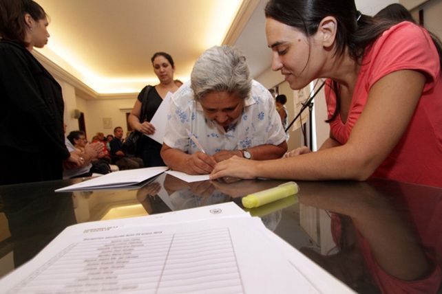 El Municipio regularizó la situación dominial de 60 familias de barrios del Oeste y Norte